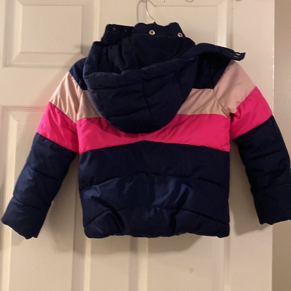Gap kids puffer jacket with removable hood. Size S. Excellent condition. - Picture 3 of 3